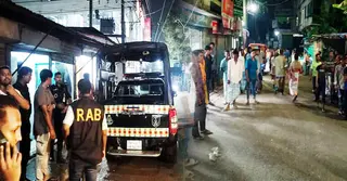 নারায়ণগঞ্জে র‌্যাবের ওপর হামলা করে সন্ত্রাসীকে ছিনিয়ে নেয়ার অভিযোগ